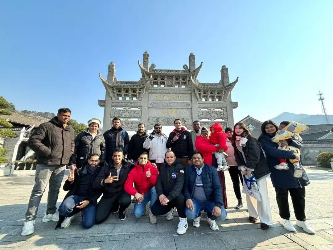 Autumn Outing to Dongqian Lake