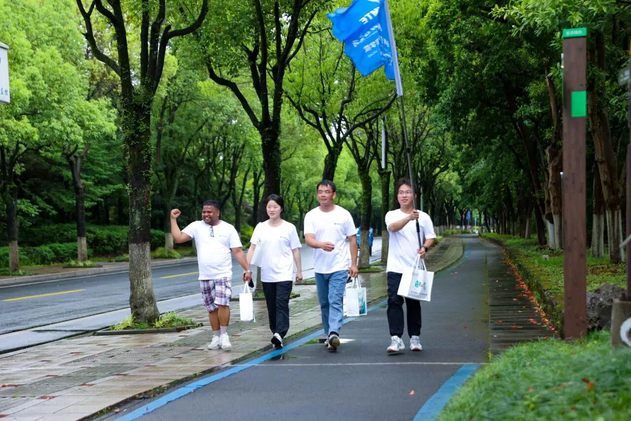 Dongqian Lake Hike for the Graduates of 2024-1